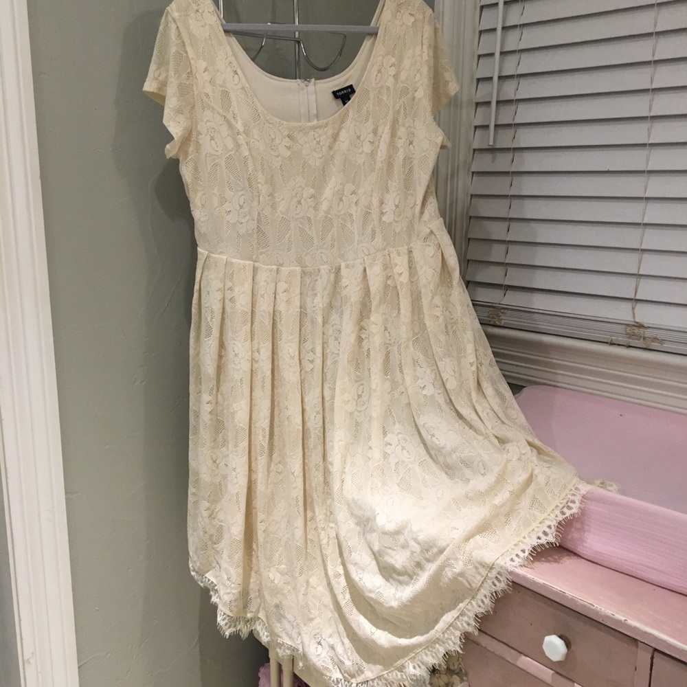 Torrid lace V hem dress